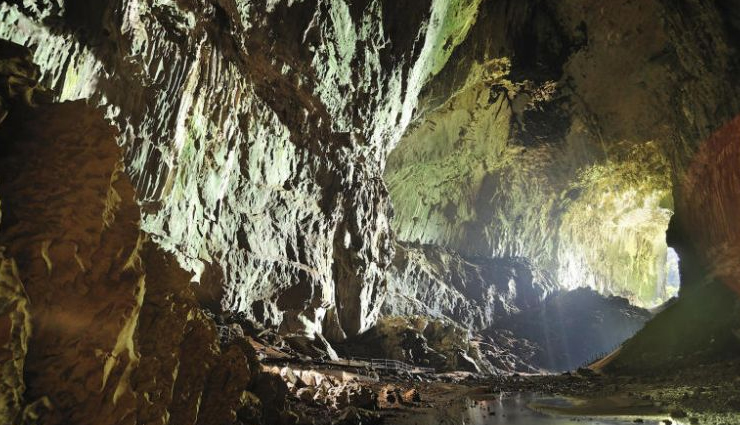 cameron highlands,petronas twin towers,perhentian islands,langkawi,mulu caves,attractions in malaysia,places to visit in malaysia