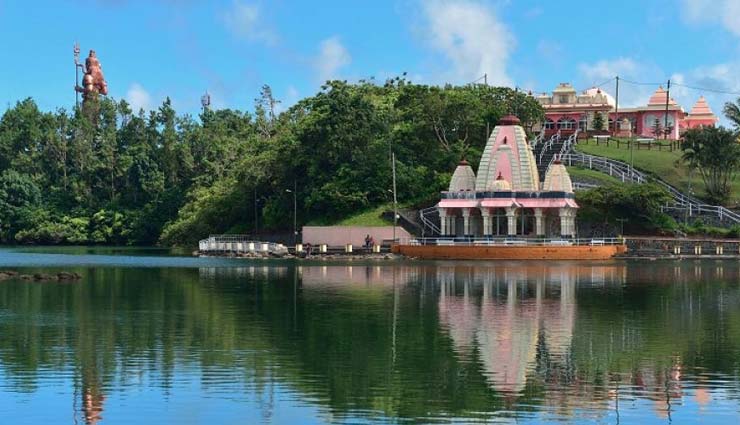 places in mauritius,mauritius,le morne,champ de mars,ganga talao,port louis central market,swim with dolphins