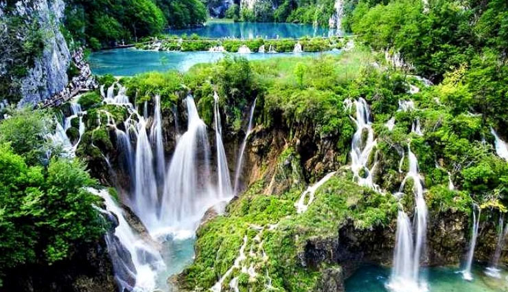 meghalaya,places to explore in meghalaya,attractions in meghalaya,living root bridges,mawlynnong village,nohkalikai falls,mawsmai caves,laitlum canyon