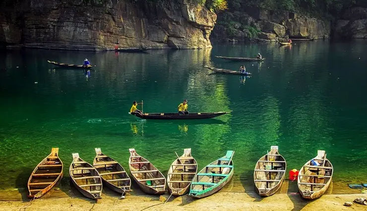 meghalaya,places to explore in meghalaya,attractions in meghalaya,living root bridges,mawlynnong village,nohkalikai falls,mawsmai caves,laitlum canyon