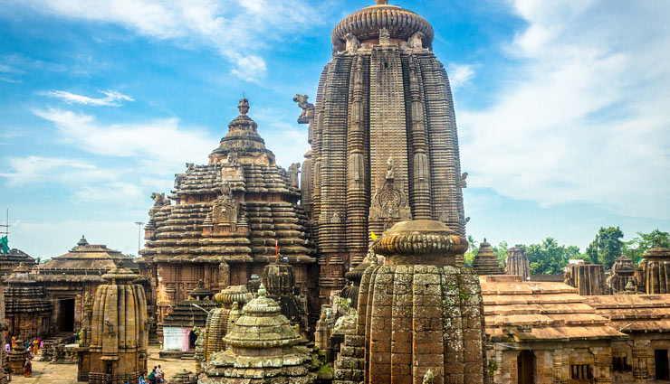 odisha,places to visit in odisha,jagannath temple,puri,lingaraja temple,bhubaneswar,sun temple,konark,dhauli hill,chandipur beach