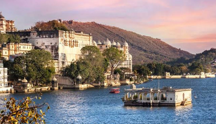 udaipur,places to visit in udaipur,city palace,lake palace,jag mandir,monsoon palace,lake pichola