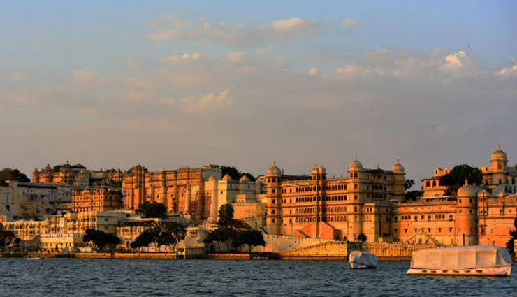 udaipur,places to visit in udaipur,city palace,lake palace,jag mandir,monsoon palace,lake pichola
