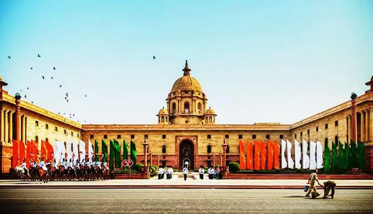 दोस्तों संग घूमने की प्लानिंग कर रहे हैं तो चले आइये दिल्ली की इन 10 जगहों पर 