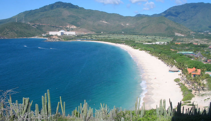 spectacularly scenic places in venezuela,venezuela,places to visit in venezuela,parque nacional archipelago los roques,isla margarita,parque nacional canaima,los medanos de coro,sierra nevada de merida and pico bolivar