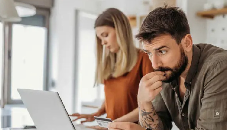 manage finances in marriage,financial planning for couples,couples budgeting tips,marriage financial advice,money management in marriage,financial goals for couples,open communication in marriage,avoiding financial stress,couples financial planning,marriage money tips