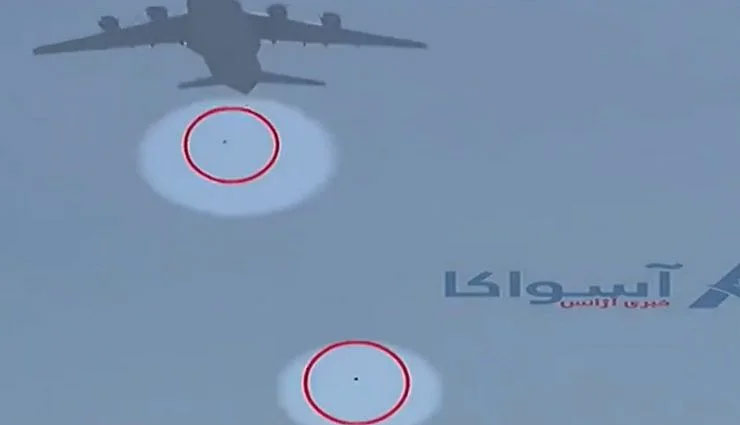 अफगानिस्तान में बद से बदतर हुए हालात, हवा में उड़ते विमान से गिरे 3 लोग