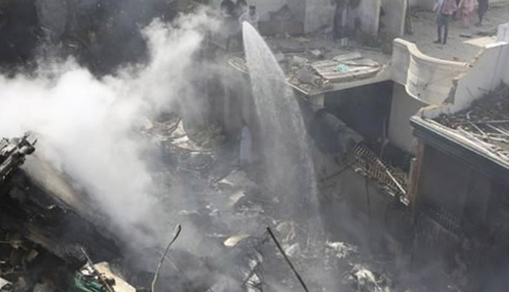 plane crash,karachi airport crash update,news video updates,pakistan,karachi airport,pakistan plane accident,plane crash photos,news