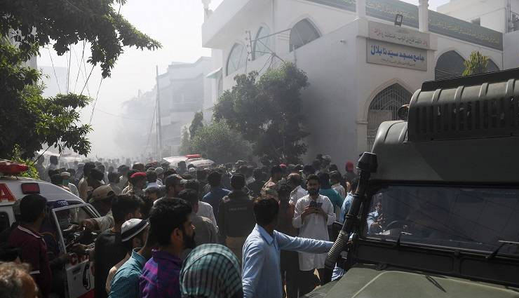 plane crash,karachi airport crash update,news video updates,pakistan,karachi airport,pakistan plane accident,plane crash photos,news