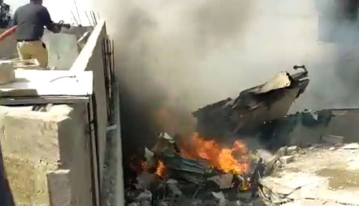 plane crash,karachi airport crash update,news video updates,pakistan,karachi airport,pakistan plane accident,plane crash photos,news