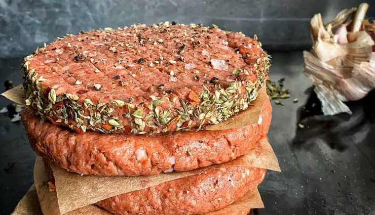 plant-based meat benefits,health benefits of plant-based meat,plant-based meat vs traditional meat,cholesterol-free meat alternative,heart-healthy plant-based meat,sustainable food choice,environmental benefits of plant-based meat,lower saturated fat meat alternative,high-fiber meat alternatives,calorie-conscious eating with plant-based meat,disease prevention with plant-based meat,antibiotic-free meat alternative,hormone-free plant-based meat,allergy-friendly meat substitute,nutrient-rich plant-based meat