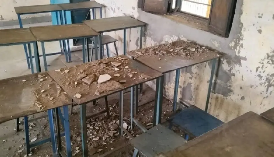 बांसवाड़ा: कक्षा के दौरान स्कूल की छत का प्लास्टर गिरा, चार छात्राएं हुईं घायल; स्कूल में मचा हड़कंप