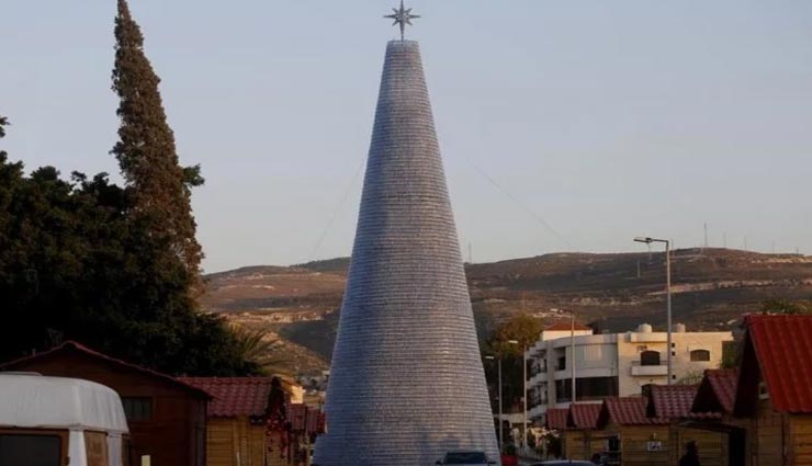 weird news,weird christmas tree,biggest christmas tree,christmas tree with plastic bottle,lebanon,guinness world record