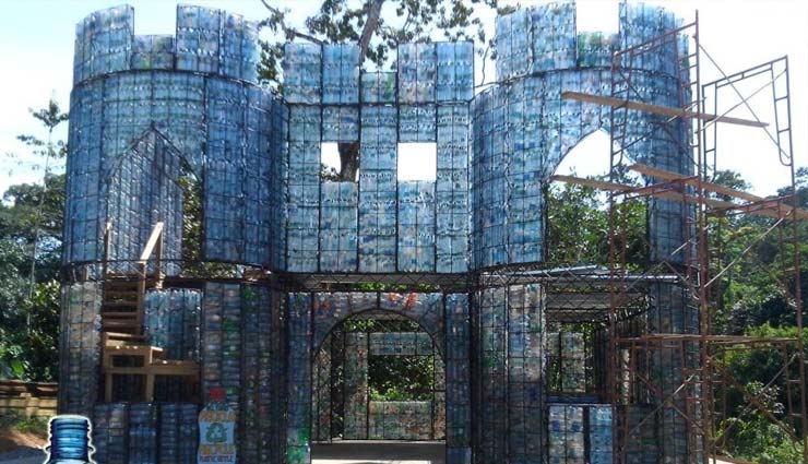 nigeria,bottles house,weird house,house made with plastic bottles,weird story hindi,omg,ajab gajab news
