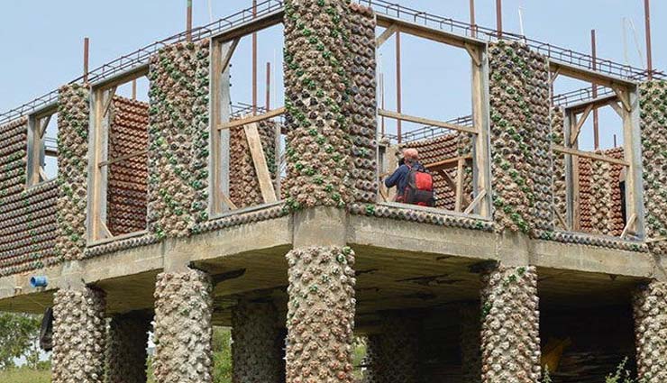 nigeria,bottles house,weird house,house made with plastic bottles,weird story hindi,omg,ajab gajab news