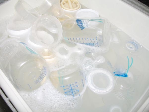 tips to clean plastic container,box,household tips ,प्लास्टिक के डिब्बों को साफ करने के टिप्स