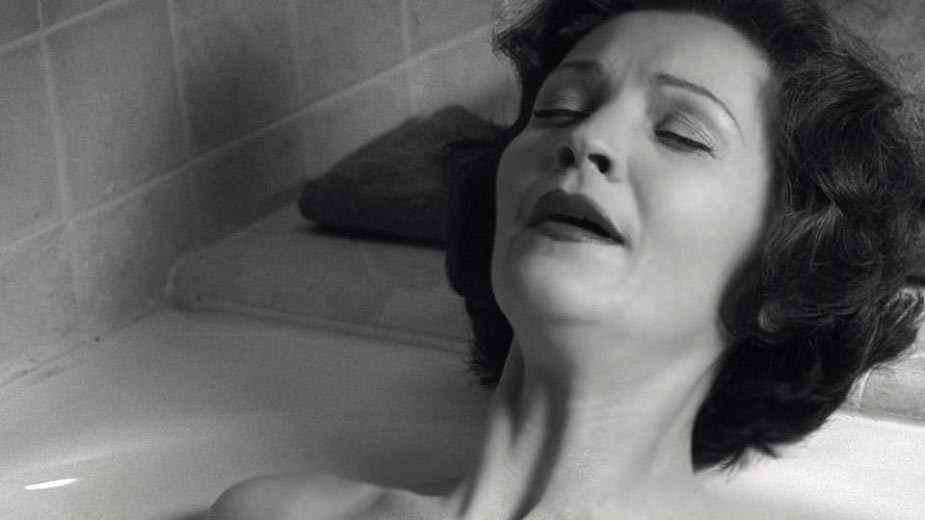 bollywood,masturbation scenes,movies,sonam kapoor,Kareena Kapoor,veere di wedding movie,swara bhaskar masturbation scene