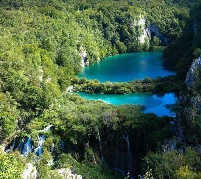 lakes around the world,beautiful lakes in the world,plitvice lakes,croatia,spotted lake,canada,the dead sea,jordan,mono lake,california,lake malawi,tanzania