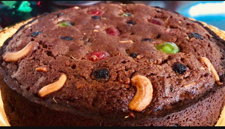 homemade christmas plum cake,traditional plum cake recipe,how to make christmas plum cake,festive plum cake preparation,delicious plum cake for christmas,authentic christmas plum cake,easy homemade plum cake recipe,plum cake for holiday celebrations,rich fruitcake recipe for christmas,christmas cake with plum and nuts