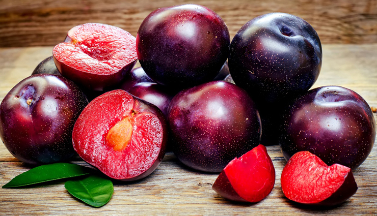 eating plums,health benefits of plums,benefits of plum during pregnancy,pregnancy health tips,Health tips,fitness tips