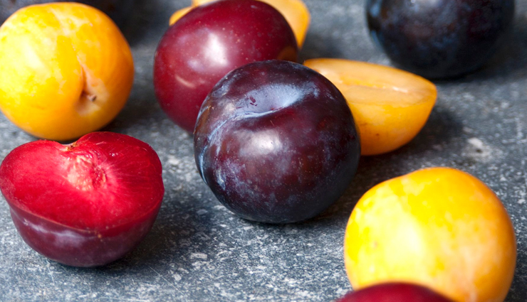 4 Amazing Beauty Benefits of Using Plums