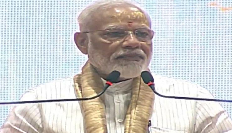 वाराणसी : मोदी ने कहा- सरकारी बसों की सीट फाड़कर या बनारसी पान की पीक थूककर भारत माता का जयकारा लगाना सही नहीं 