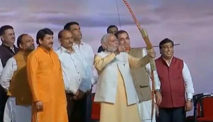 PM मोदी ने दिल्ली के द्वारका में किया 107 फीट रावण के पुतले का दहन, विजयादशमी पर बोले - हमें अपने भीतर के असुर पर विजय प्राप्त करनी चाहिए