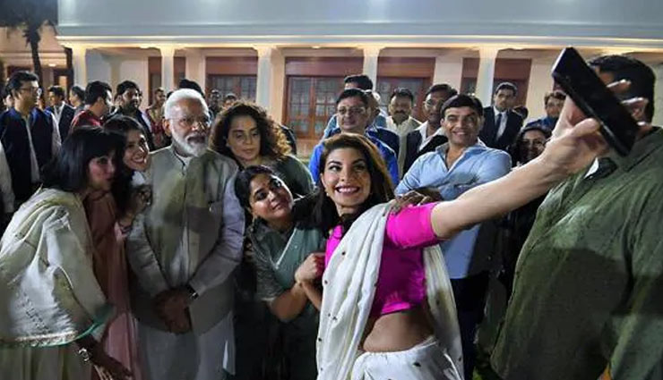 मोदी के घर जुटीं बॉलीवुड जगत की दिग्गज हस्तियां, आमिर-शाहरुख ने कही ये बात pm modi,150th birth anniversary,mahatma gandhi,Shah Rukh Khan,aamir khan,sonam kapoor,imtiaz ali,ekta kapoor,anurag basu,news,news in hindi