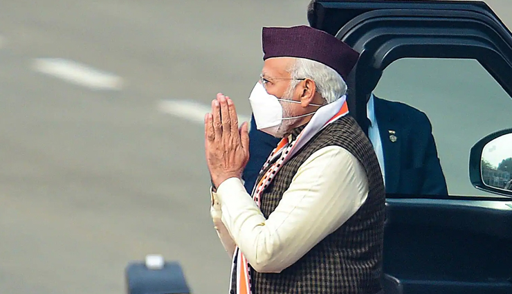 73वें गणतंत्र दिवस समारोह में पीएम मोदी की खास पोशाक ने खींचा सभी का ध्यान, उत्तराखंडी टोपी और मणिपुरी गमछे का संगम