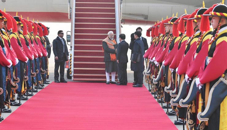 दो दिन के दौरे पर दक्षिण कोरिया पहुंचे PM मोदी, सियोल शांति पुरस्कार से होंगे सम्मानित