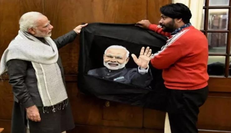 इस शख्स ने सिलाई मशीन से बनाई गुरु नानक देव की अनूठी तस्वीर, बना चुके है प्रधानमंत्री नरेंद्र मोदी की भी फोटो weird news,weird information,guru nanak dev jayanti,needle man,worlds only sewing machine painter,pm narendra modi