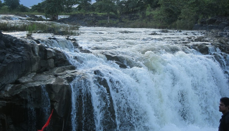 breathtaking waterfalls near hyderabad,refreshing getaway destinations,scenic waterfalls around hyderabad,natural retreats from the city,serene waterfall escapes,hyderabad weekend waterfall trips,tranquil nature hideaways,unspoiled waterfall beauty,relaxing breaks near hyderabad,rejuvenating waterfall experiences