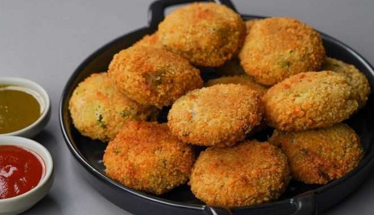 how to make crispy nuggets at home,best nuggets recipe with poha,easy vegetarian nuggets for monsoon,crispy nuggets with minimal oil,veggie nuggets for rainy days,poha snack recipes,homemade tea-time snacks,quick and easy nugget recipe,healthy crispy nuggets,shallow-fried poha nuggets