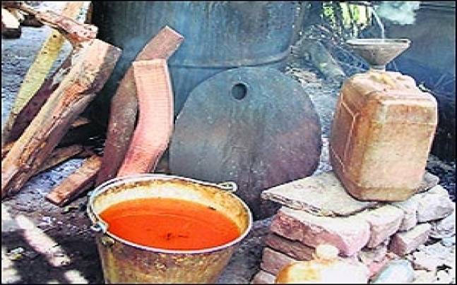 जानें कैसे शराब बन जाती है जहरीली और ले लेती है हजारों की जान denatured alcohol,uttar pradesh,uttarakahand,haridwar,saharanpur,roorkee,kushinagar