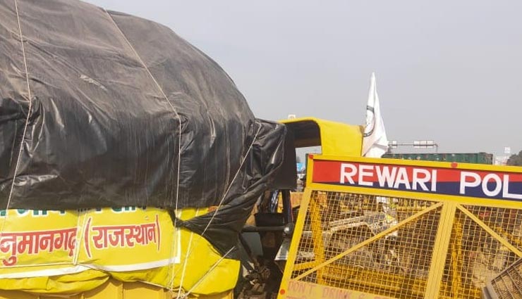 अलवर : आंदोलन में पुलिस ने भांजी लाठियां, छोड़ी आंसू गैस, बैरियर तोड़ हरियाणा में घुसे किसान