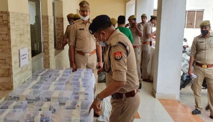 मेरठ : पुलिस को मिली बड़ी कामयाबी, किया तमंचा और पिस्टल बनाने वाली फैक्टरी का भंडाफोड़