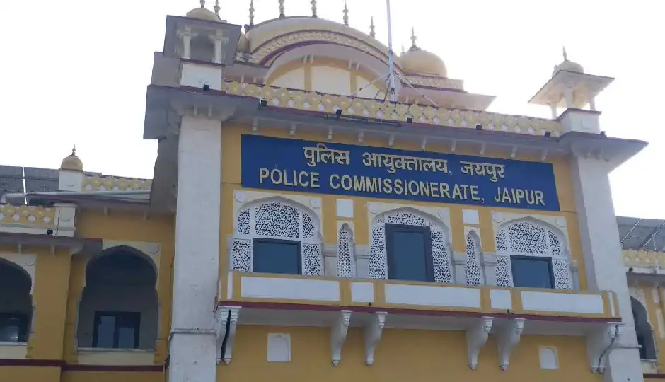 IPL सट्टेबाजी पर जयपुर पुलिस की बड़ी कार्रवाई, 9 सटोरिए गिरफ्तार; करोड़ों के लेन-देन का खुलासा, लग्जरी गाड़ियां और मोबाइल जब्त