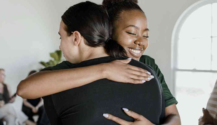 types of hugs,meaning behind different hugs,common types of hugs,what each hug means,romantic hugs,platonic vs romantic hugs,body language in hugs,interpreting hugs,hug meanings in relationships,how to read hugs,significance of hugs,non-verbal communication in relationships,different types of hugs in love,affectionate hugs,emotional connection through hugs