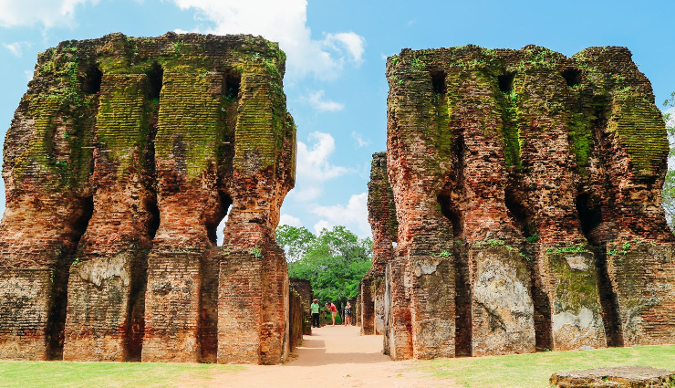 sri lanka travel destinations,must-visit places in sri lanka,explore sri lanka attractions,top tourist spots sri lanka,sri lanka travel guide,best places to visit in sri lanka,sri lanka vacation spots,sri lanka cultural landmarks,natural wonders in sri lanka,hidden gems of sri lanka