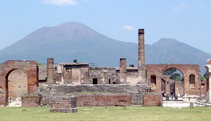 italy,tuscany,naples,italian lake district,sicily,cinque terre,amalfi coast,pompeii,places to visit in italy,attractions in italy,italy