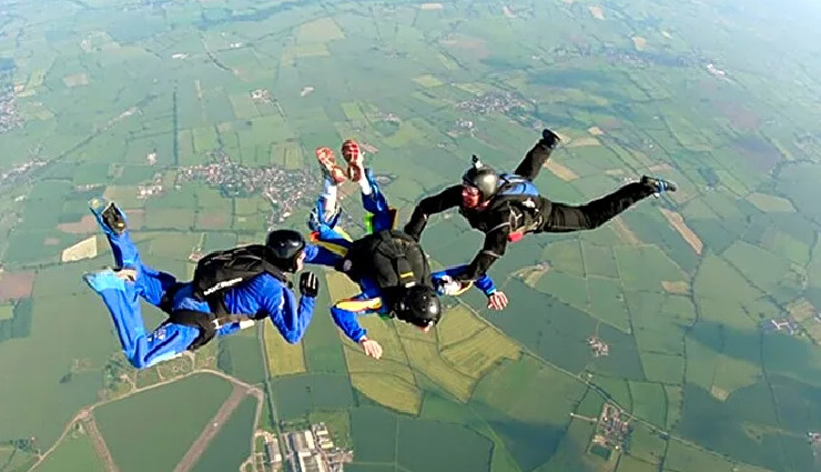 8 places to enjoy skydiving in india,best skydiving spots in india,skydiving adventures in india,tandem jumps india,static jumps india,aamby valley skydiving,deesa skydiving,dhana skydiving,narnaul skydiving,bir billing skydiving,mysore skydiving,aligarh skydiving,pondicherry skydiving,skydiving training india,skydiving camps india