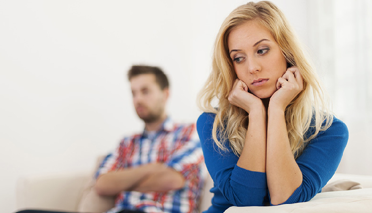 slow moving relationship signs,relationship communication frequency,reluctance to commit in relationships,emotional intimacy stagnation,disparity in relationship expectations,lack of shared experiences,infrequent discussions about feelings,minimal relationship investment,integration into partner life,relationship trajectory discussions