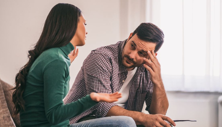 poor communication signs,signs of communication breakdown,passive listening in relationships,silence in communication,suppressing emotions in relationships,verbal and physical aggression in relationships,disregarding partners perspective,passive-aggressive behavior in relationships,articulating needs in relationships,silent treatment in communication,interrupting in conversations