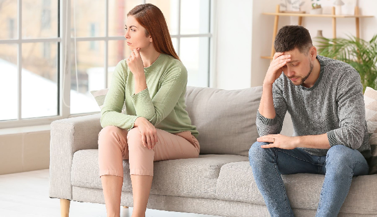 poor communication signs,passive listening in relationships,shutting down in communication,emotional suppression in relationships,verbal and physical aggression in relationships,disregarding partner perspective,diminishing partner emotions,passive-aggressive behavior in relationships,articulating expectations in relationships,silent treatment in relationships,interrupting conversations,effective communication skills,relationship communication breakdown,non-verbal communication cues,conflict resolution in relationships