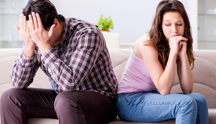 slow moving relationship signs,relationship communication frequency,reluctance to commit in relationships,emotional intimacy stagnation,disparity in relationship expectations,lack of shared experiences,infrequent discussions about feelings,minimal relationship investment,integration into partner life,relationship trajectory discussions