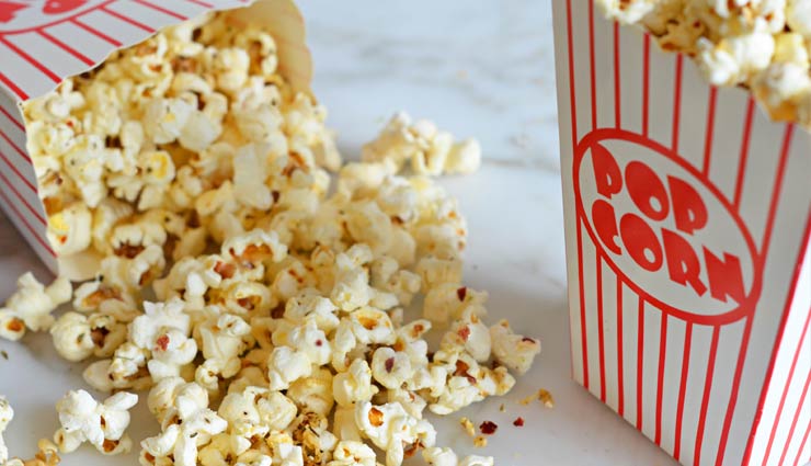 पॉपकॉर्न खाने की वजह से इस व्यक्ति को करानी पड़ी  हार्ट सर्जरी, घटना कर देगी सोचने पर मजबूर