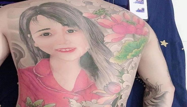 अपनी ही पीठ पर बना डाला युवक ने गर्लफ्रेंड का परमानेंट पोर्ट्रेट