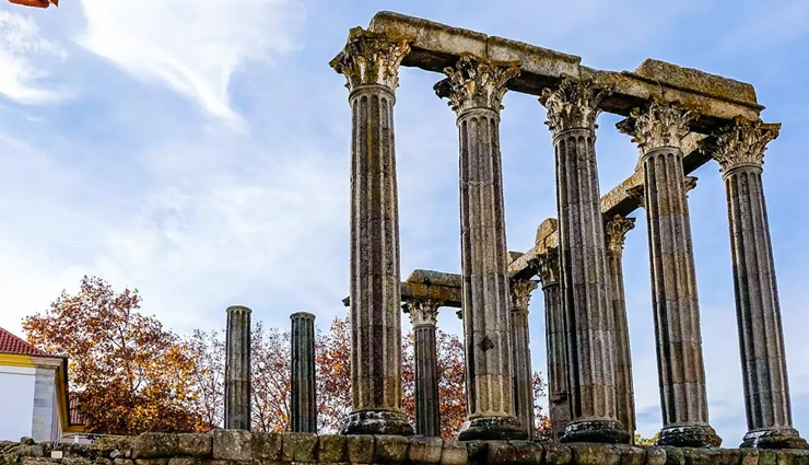 tourist attractions in portugal,portugal,places to visit in portugal,lisbon,guimaraes,douro valley,lagos,sintra,evora,porto