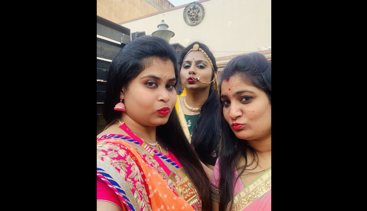 mothers day 2020,poses to try with mother,mother daughter poses,trending poses to try