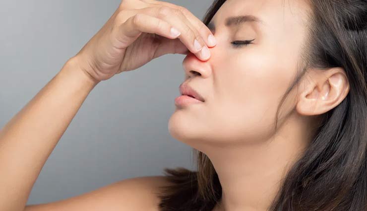 nose bleeds,vinegar,ice,foods containing vitamin c,baking soda,steam,right posture,whole-wheat bread,drink water,summer health,Health tips,remedies for nose bleeding,fitness tips
